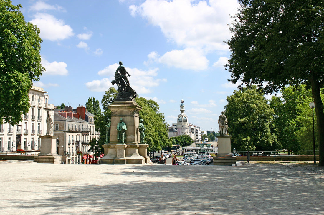 Top or Best Book Cover Design Agencies and Companies in Nantes, France