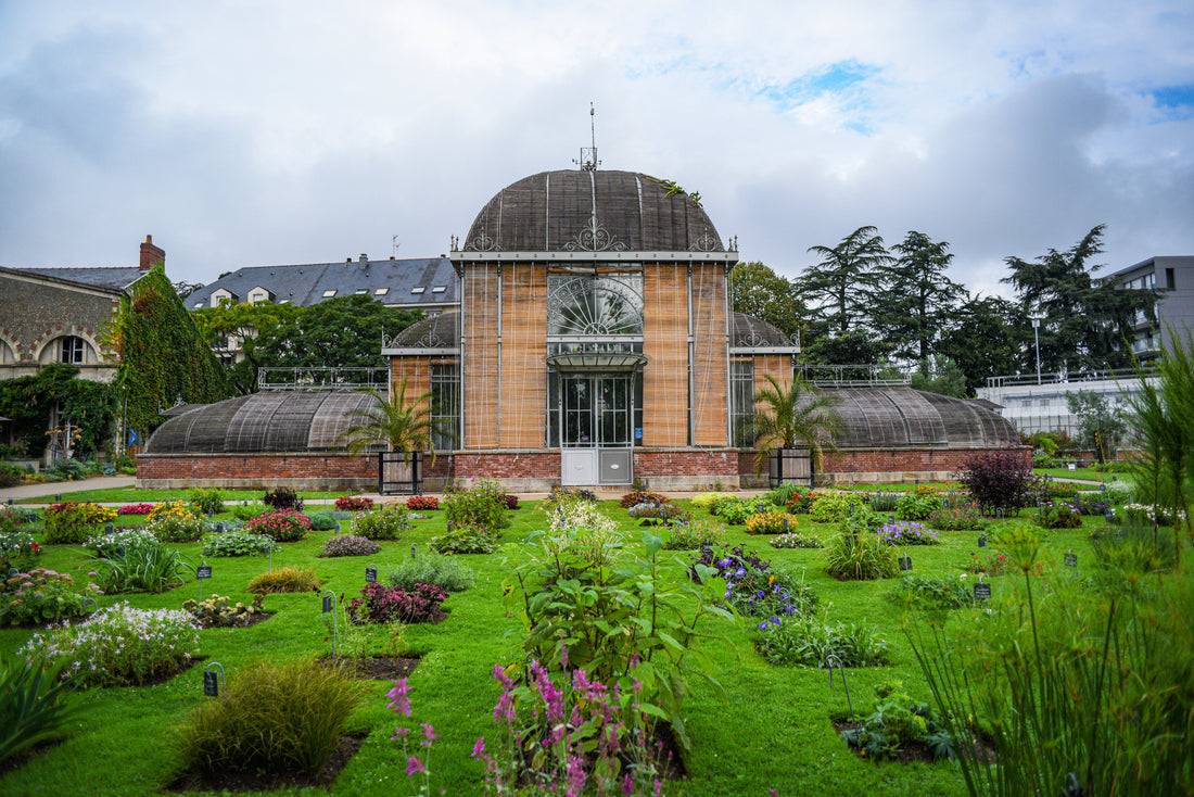 Top or Best Podcast Cover Design Agencies and Companies in Nantes, France