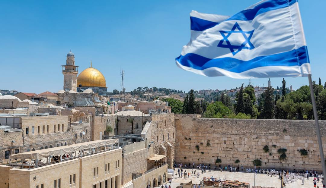 Top 5 Mural Designers in Israel: Elevating Spaces with DolfinContent Leading the Way