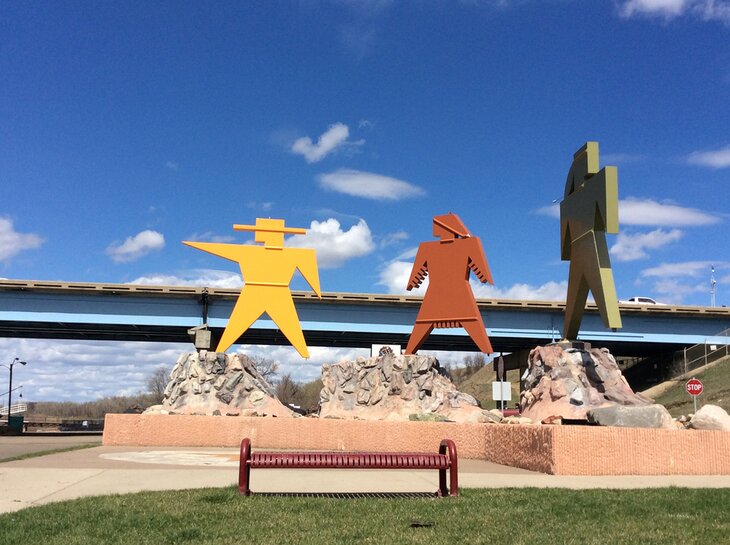 Top or Best LinkedIn Management Agencies and Companies in Bismarck, North Dakota